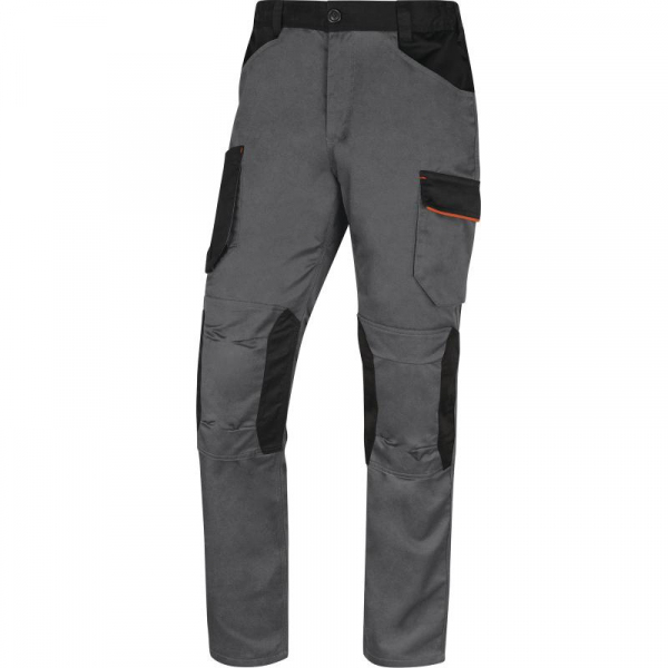 M2PW3 są to ocieplane spodnie o kroju Regular wykonane w 65% z poliestru oraz w 35% z bawełny 245 g/m². Podszewka watowana wykonana jest z flaneli – 100% bawełna. 
